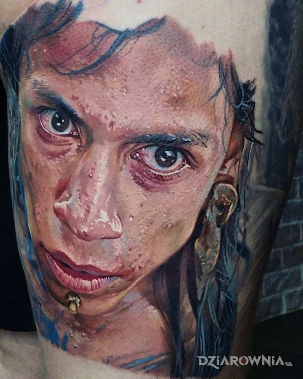 Tatuaż tubylec niczym żywy - kolorowe