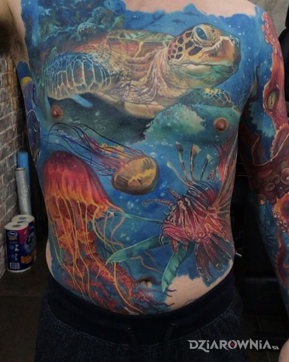 Tatuaż życie podwodne - realistyczne