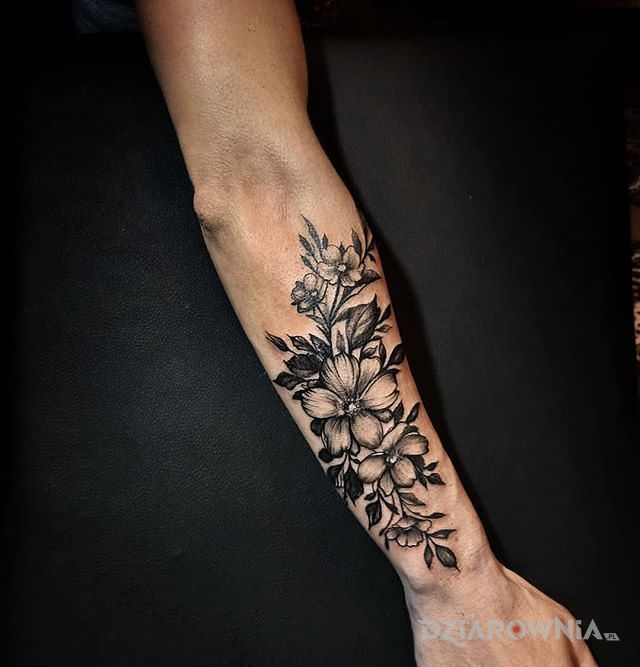 Tatuaż flora - kwiaty