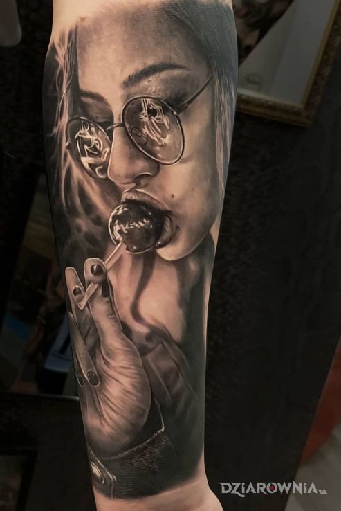 Tatuaż lizaczek - realistyczne