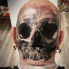 Czaszka tam gdzie trzeba