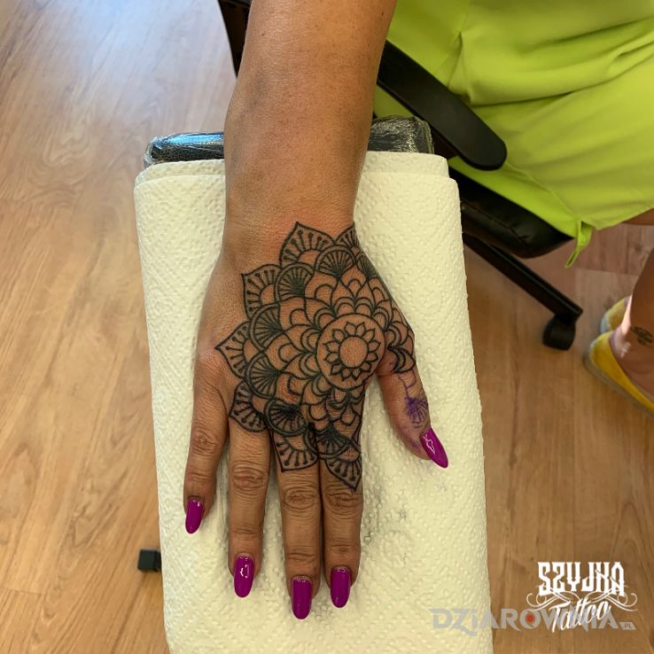 Tatuaż jednorazowy wyjątek od reguły - mandale