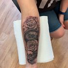 Róża wiatrów w otoczeniu róż. ?