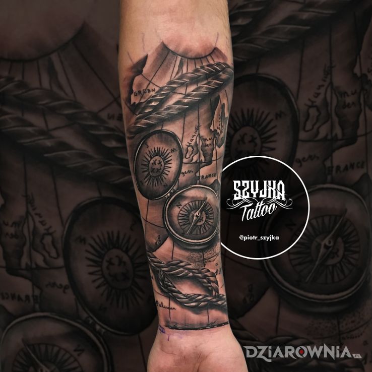 Tatuaż mapy kompasy - realistyczne