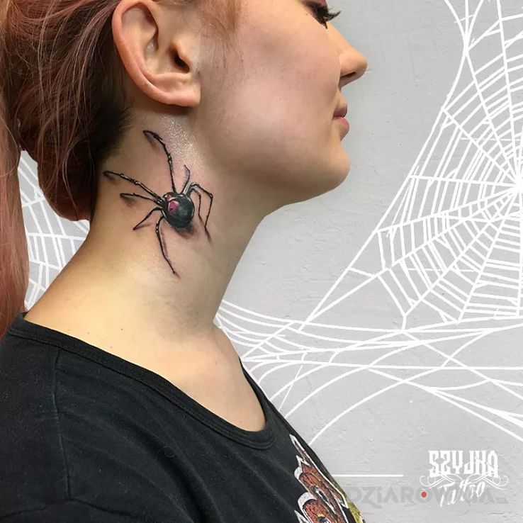 Tatuaż czarna wdowa - realistyczne