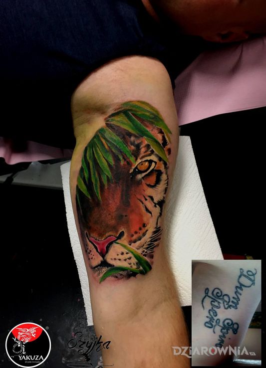 Tatuaż tiger - kwiaty