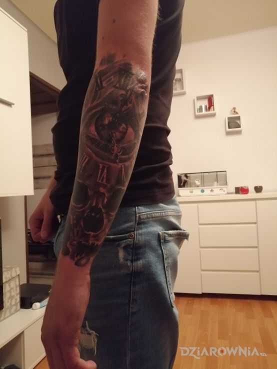 Tatuaż zegar czaszka - czaszki