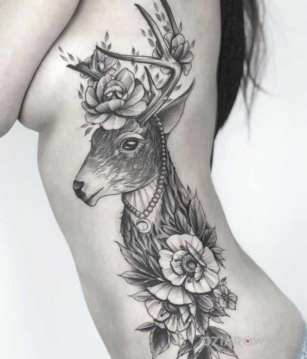 Tatuaż śliczny jelonek - kwiaty