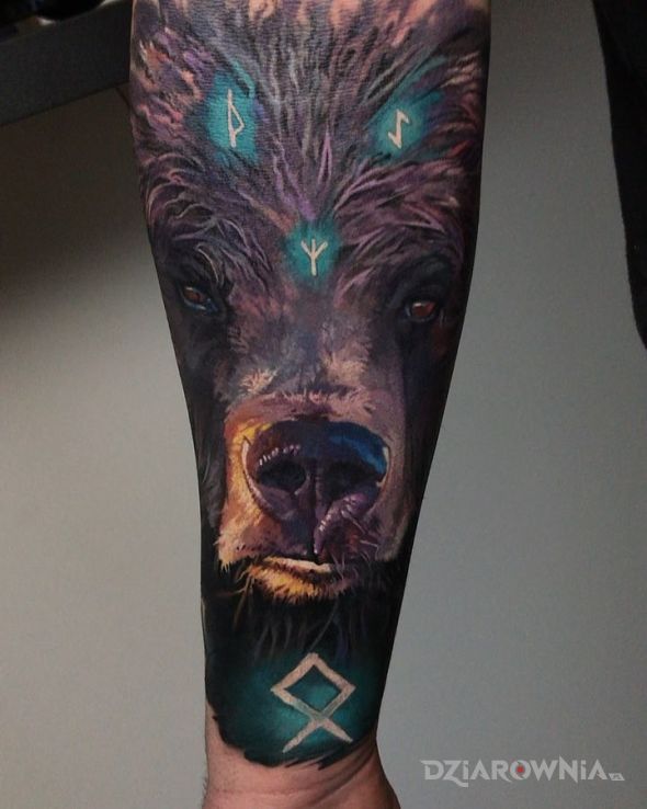Tatuaż runiczny niedźwiedź - zwierzęta