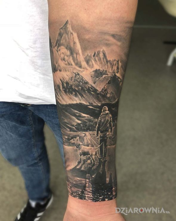 Tatuaż człowiek z psem - realistyczne