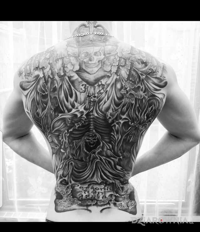 Tatuaż plecki - czaszki