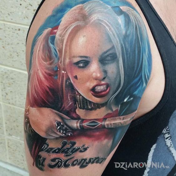 Tatuaż harley quinn z bejsbolem - kolorowe