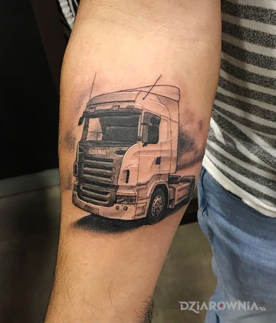 Tatuaż tir - przedmioty