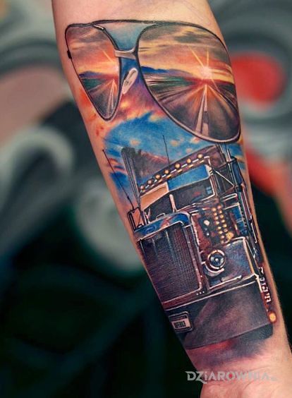 Tatuaż słoneczna trasa - przedmioty