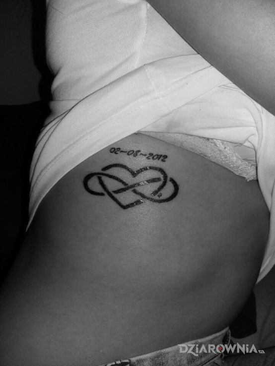 Tatuaż nieskończona miłość - miłosne