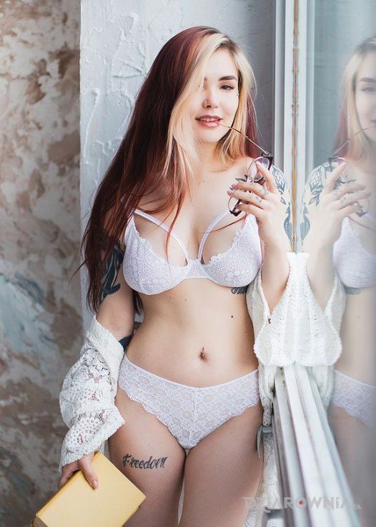 Tatuaż seksowna biel - seksowne