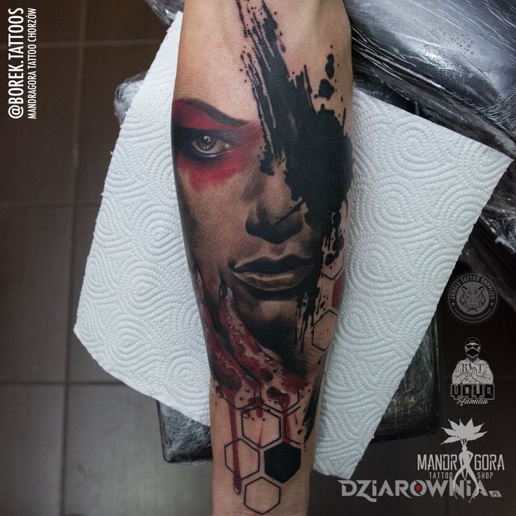 Tatuaż trashpolka - geometryczne