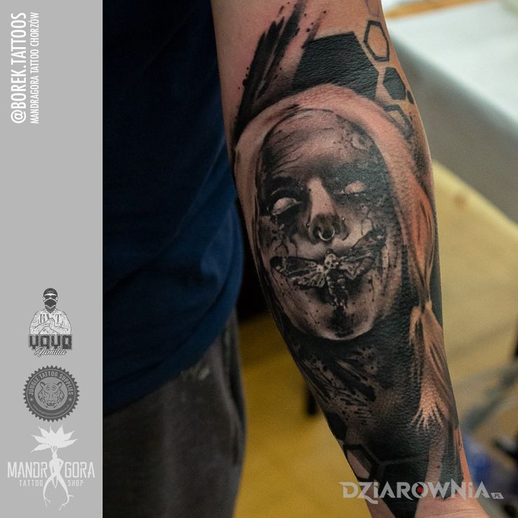 Tatuaż twarz - geometryczne