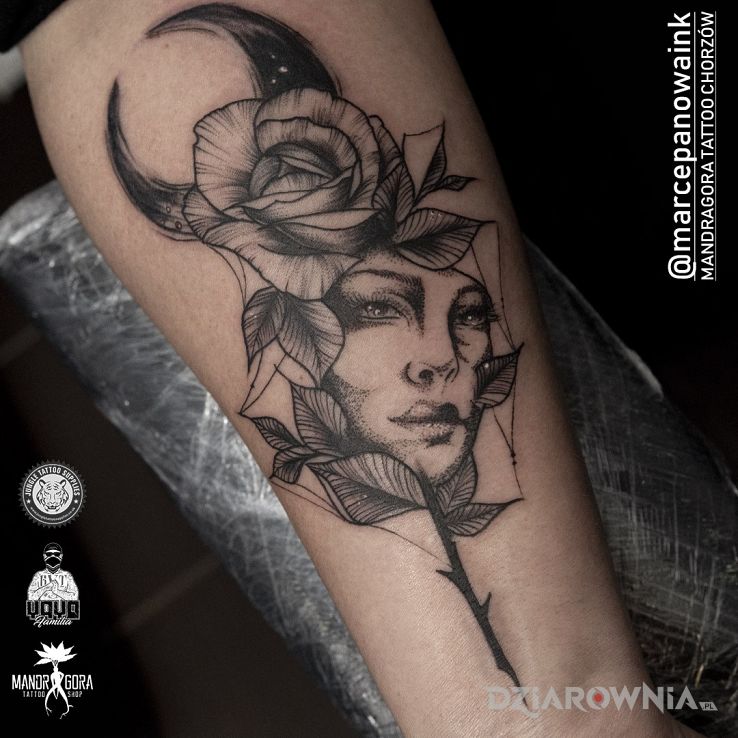 Tatuaż twarz - kwiaty
