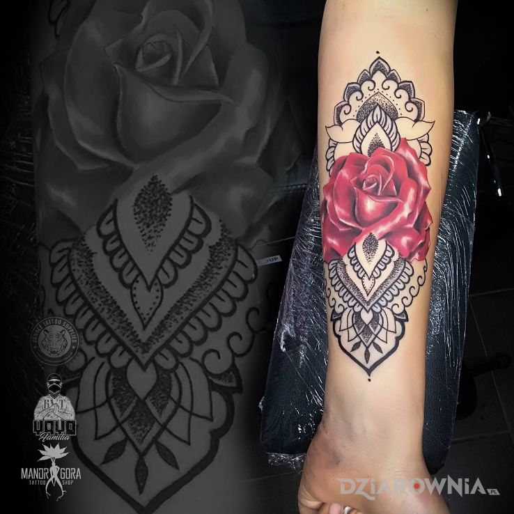 Tatuaż róża - realistyczne