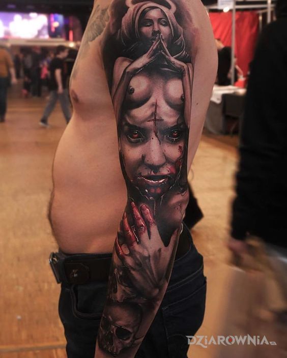 Tatuaż rękaw z demoniczną kobietą - twarze