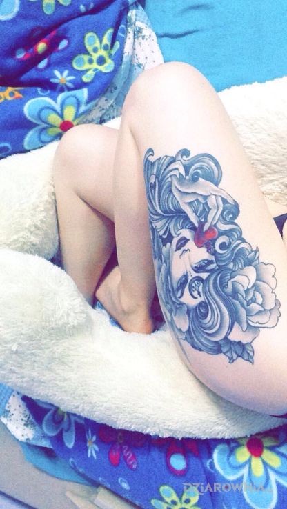 Tatuaż not first not last - kwiaty