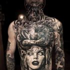 Białe oczy u kobiety