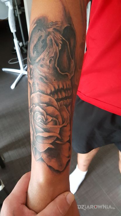 Tatuaż czaszka z roza - pozostałe