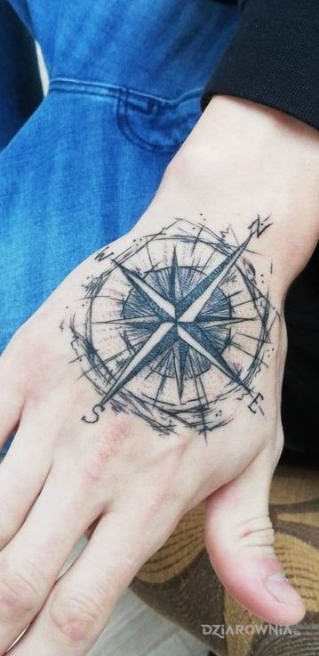 Tatuaż róża wiatrów - pozostałe