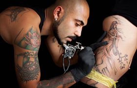 Dlaczego ludzie robią sobie tatuaże