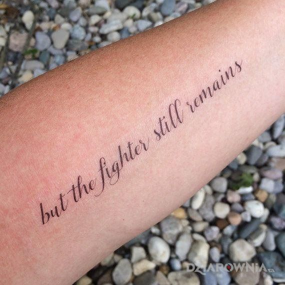 Tatuaż wojownik - napisy