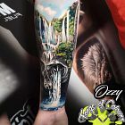 Czaszka w wodospadem