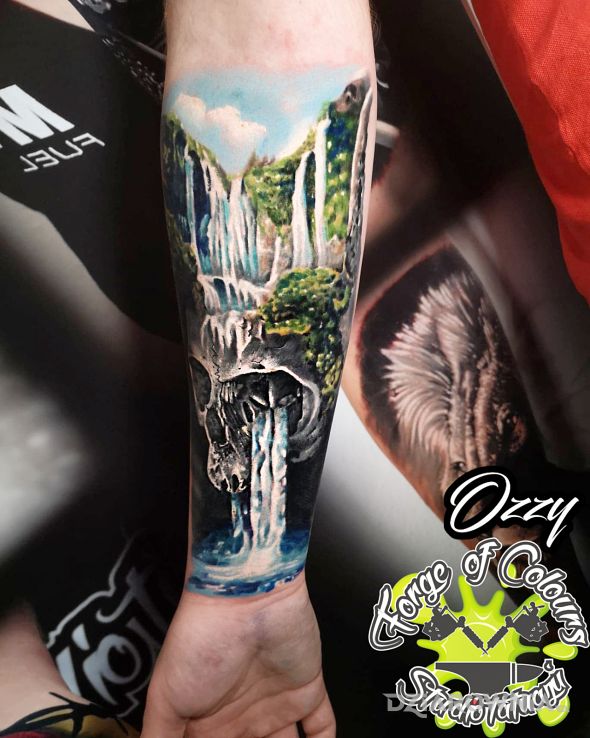 Tatuaż czaszka w wodospadem - 3D