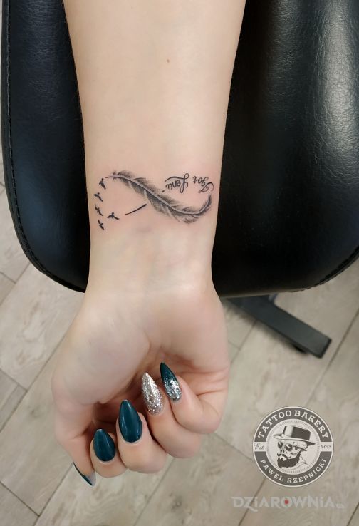 Tatuaż nieskończoność - czarno-szare