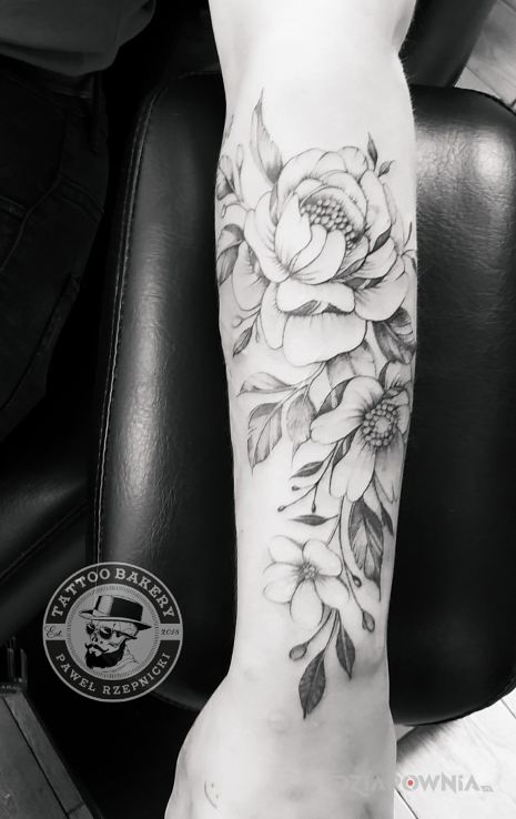 Tatuaż kwiaty - kwiaty
