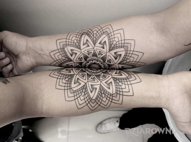 Tatuaż dwie mandale - czarno-szare