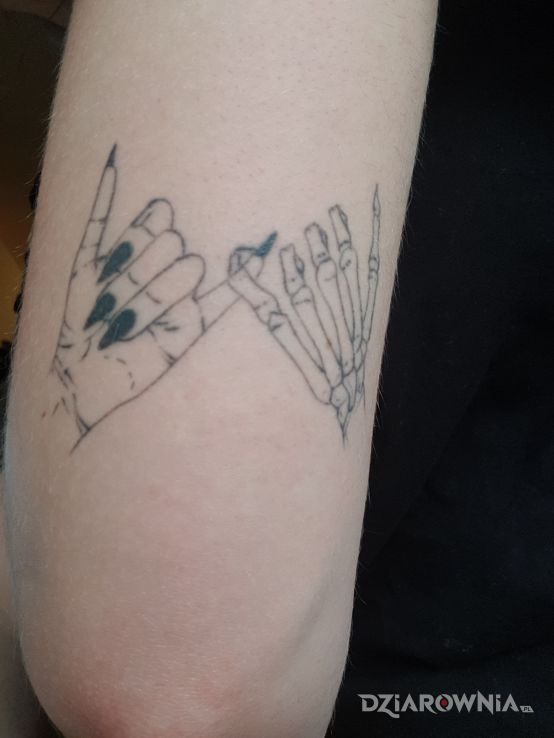 Tatuaż palce - czarno-szare