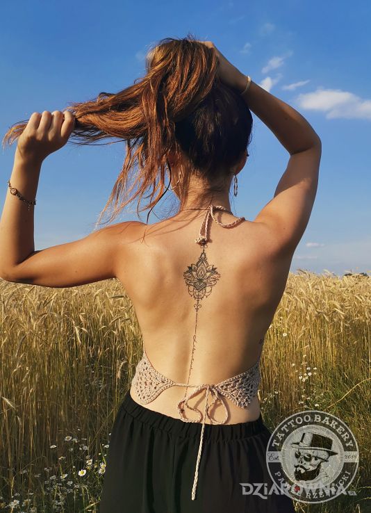 Tatuaż lotos - mandale