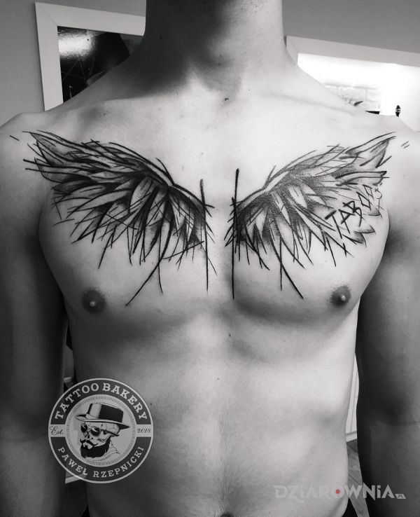 Tatuaż skrzydła - czarno-szare