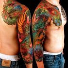 Kolorowy paw na grabie