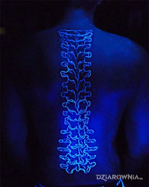 Tatuaż kręgosłup - anatomiczne