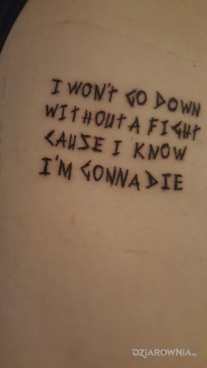 Tatuaż tekst utworu - czarno-szare