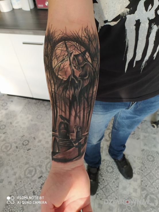 Tatuaż cmentarz - czaszki