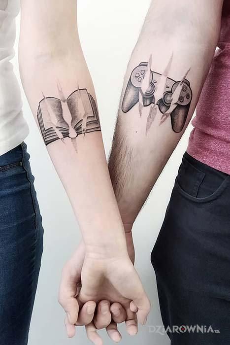 Tatuaż książka  pad - przedmioty