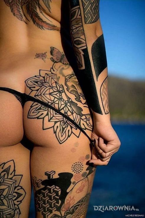 Tatuaż tył - seksowne
