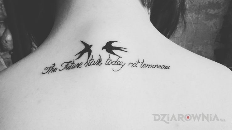Tatuaż the future starts today not tomorrow - napisy