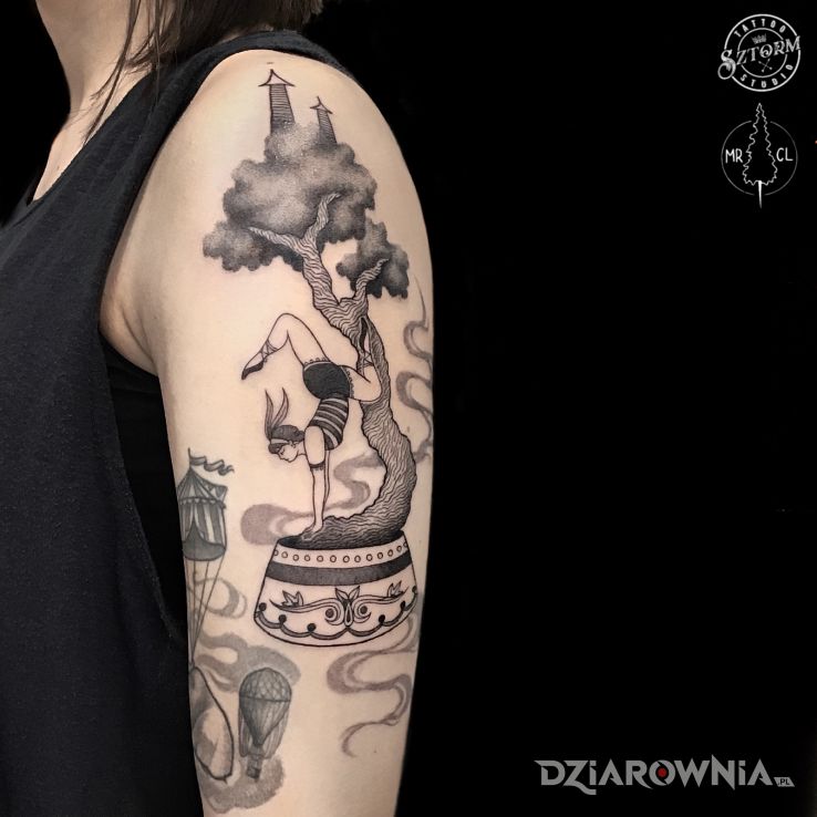 Tatuaż akrobatka - czarno-szare