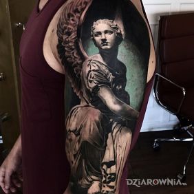 Anielski tatuaż
