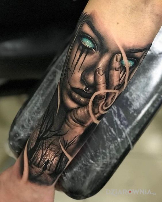 Tatuaż niebieskie gały - czarno-szare