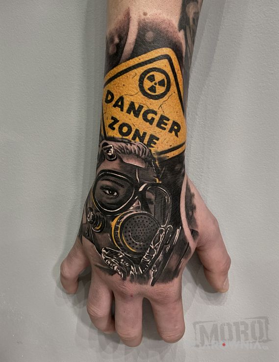 Tatuaż gas mask - 3D